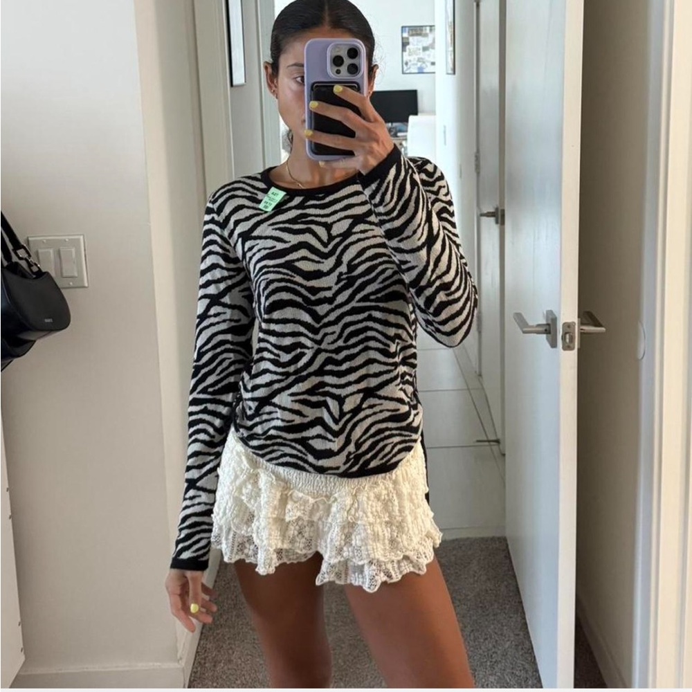 Guess Black and White Knit Top
